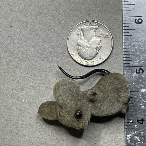 Vintage Life Like Flocked Mouse Miniature With Plastic Tail & Eyes - Picture 7 of 9